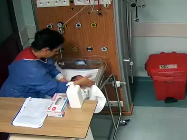 5 günlük körpəni əlil qoyan tibb bacısının daha bir görünütüsü üzə çıxdı - Eynisini başqa körpəyə də edib... - <span class="color_red">FOTO</span>