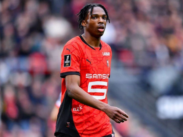 "Çelsi" almaq istəyirdi, "Liverpul"a keçdi