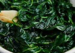 İspanaq yeyərkən iki dəfə düşünün: Fayda əvəzinə zəhər saça bilər