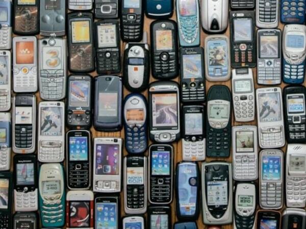 Düyməli telefonlara böyük qayıdış başladı: "Rəqəmsal detoks" dövrü