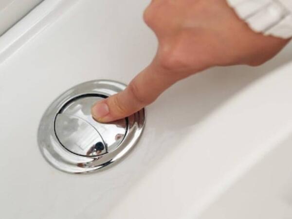 Tualetlərdə niyə iki sifon düyməsi var? - Səbəb sadəcə suya qənaət deyilmiş