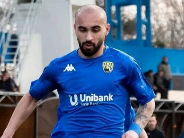 Tanınmış futbolçu qıza görə bıçaqlanıbmış