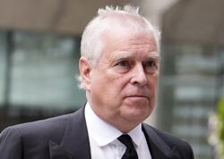 Biabırçı görüntüləri yayıldı, kral qəsrini tərk etdi - <span class="color_red">FOTO</span>