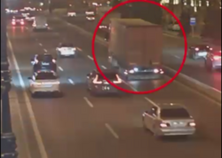 Bağırov tunelində geriyə hərəkət edən TIR-ın səbəb olduğu qəza - <span class="color_red">ANBAAN VİDEO</span>