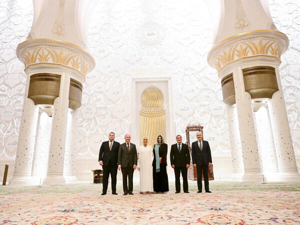 Leyla Əliyeva Əbu-Dabidə Şeyx Zayed məscidini ziyarət edib -