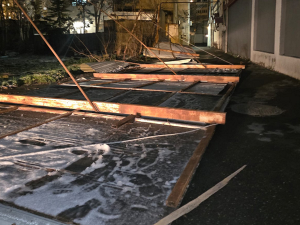 Güclü külək Yasamalda fəsadlar törətdi - <span class="color_red">FOTO</span>