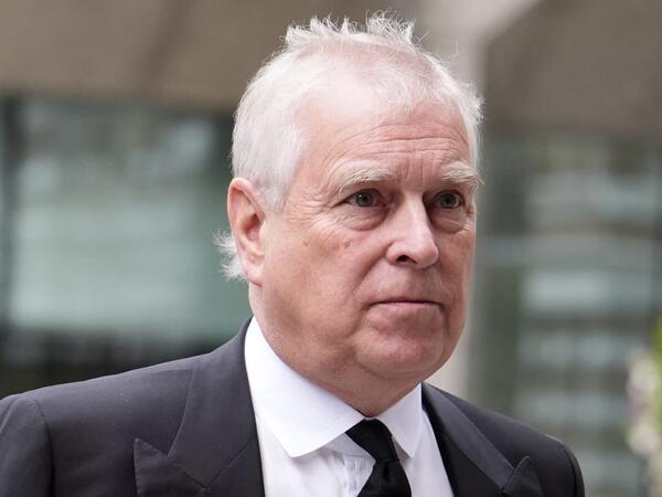 Biabırçı görüntüləri yayıldı, kral qəsrini tərk etdi - <span class="color_red">FOTO</span>