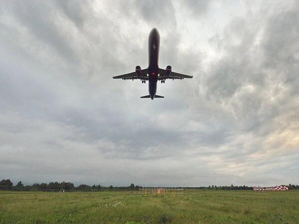 Britaniyada enişdən əvvəl təyyarənin pilotu huşunu itirib