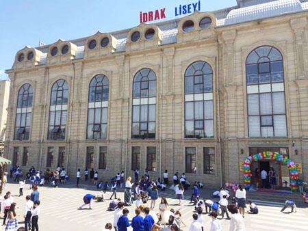 Bakıda şagird müəllimi güllələdi