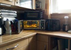 Evinizdəki bu cihaz mikrofonu olmasa da sizi gizlicə dinləyir