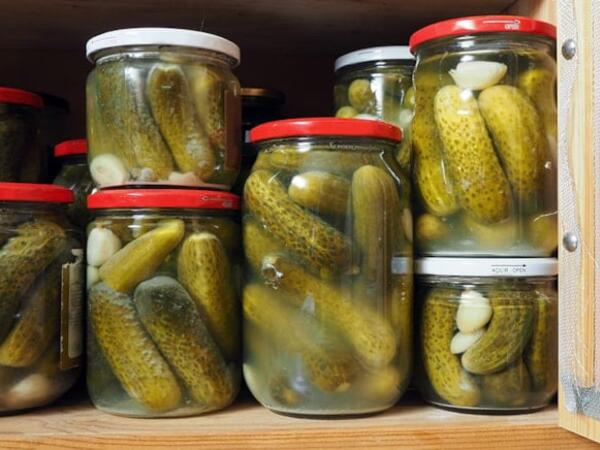 Turşu yeyərkən iki dəfə düşünün: Faydalıdır, yoxsa zərərli?