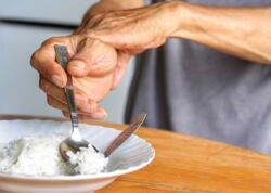 20 yaşlarda belə başlaya bilər: "Parkinson"un gizli əlamətləri