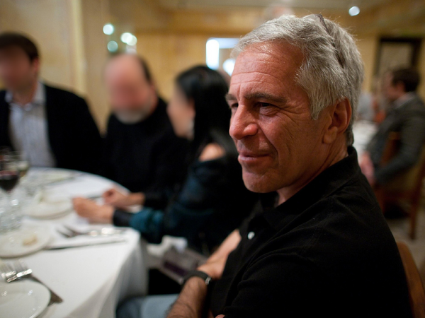 Tanınmış futbolçunun adı Epşteyn işində... - <span class="color_red">FOTO</span>