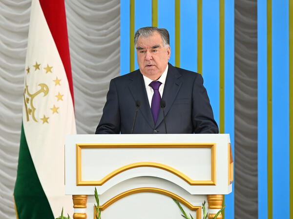 Emoməli Rəhmon Prezident İlham Əliyevi təbrik edib