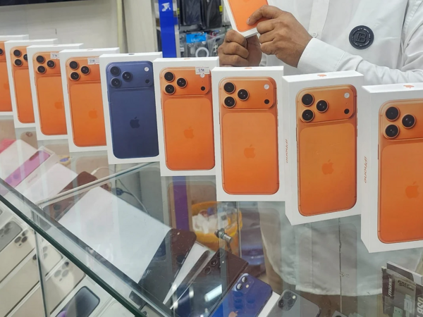 “iPhone 17”ləri su qiymətinə satdı - <span class="color_red">VİDEO</span>