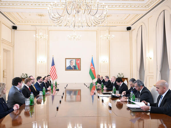 İlham Əliyevin ABŞ-ın Vitse-prezidenti ilə geniş tərkibdə görüşü başlayıb