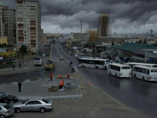 Bakıda binanın dayaq sütunu uçdu -VİDEO