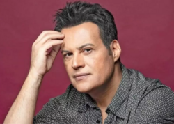 Məşhur müğənni 20 min pensiya pulu ALIR