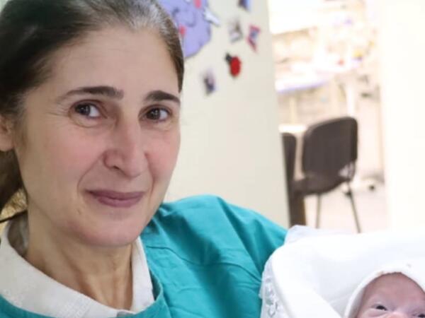 Bakıda 540 qram çəki ilə körpə DOĞULDU - belə xilas olundu - <span class="color_red">VİDEO</span>