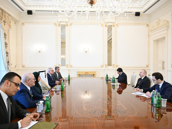 Prezident İlham Əliyev Ərəb Parlamentinin prezidentinin başçılıq etdiyi nümayəndə heyətini qəbul edib - <span class="color_red">FOTO</span>