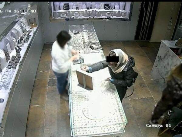 Bakıda qadın zərgərlik mağazalarından oğurluq etdi - <span class="color_red">ANBAAN VİDEO</span>