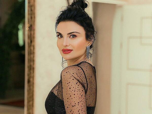 Çiçək aparıcı Zauru belə SUSDURDU - <span class="color_red">VİDEO</span>