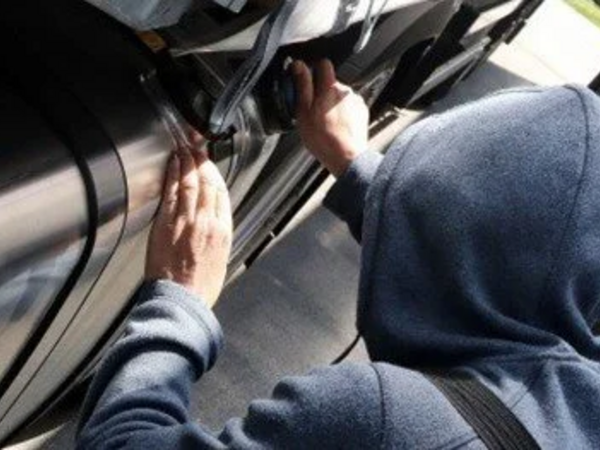 Bakıda yük avtomobilindən yarım ton benzin oğurlayıb, öz maşınına tökdü