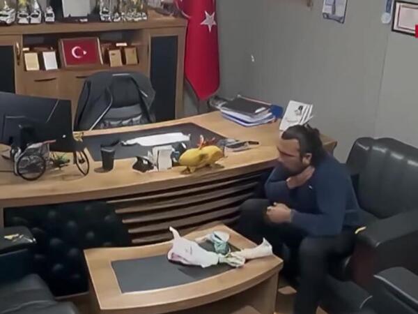Boğazında yemək qalan tibb işçisi kreslo sayəsində XİLAS OLDU - <span class="color_red">VİDEO</span>