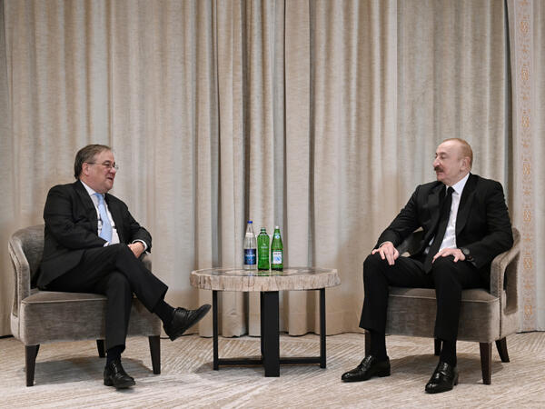 İlham Əliyev Münxendə Armin Laşet ilə görüşüb - FOTO