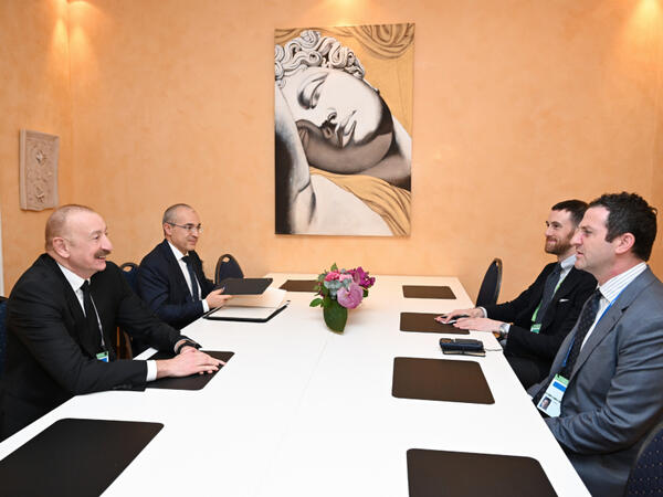 İlham Əliyev Münxendə “The Goldman Sachs Group Inc.” şirkətinin qlobal məsələlər üzrə prezidenti ilə görüşüb