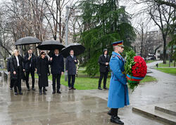 Prezident İlham Əliyev Belqradda Ümummilli Lider Heydər Əliyevin və görkəmli serb yazıçısı Milorad Paviçin abidələrini ziyarət edib - FOTO