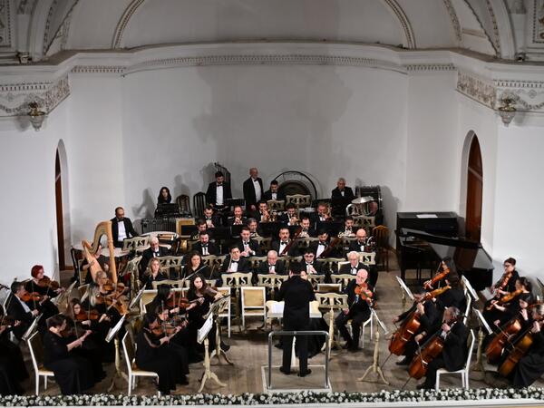 Filarmoniyanın səhnəsində musiqisevərlər üçün klassik konsert proqramı təqdim olundu – <span class="color_red">FOTO</span>
