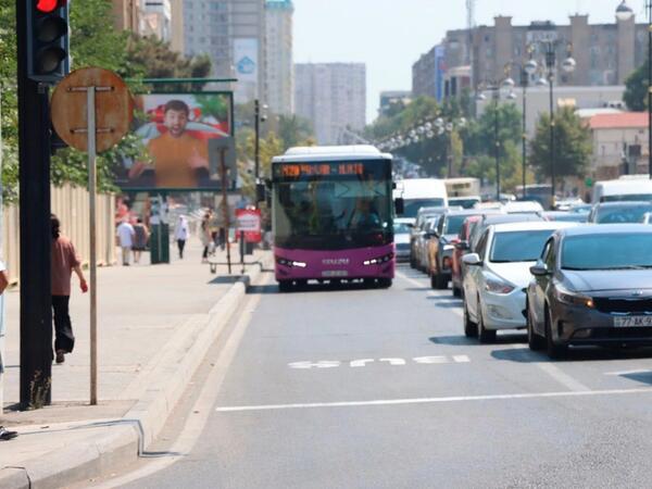 Bakıda “sarı gödəkçəlilər” pul yığır