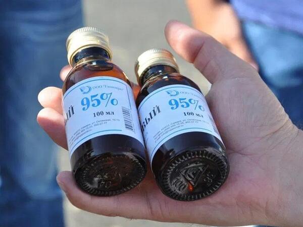 46 yaşlı şəxs həmyaşıdının üzərinə spirt töküb YANDIRDI