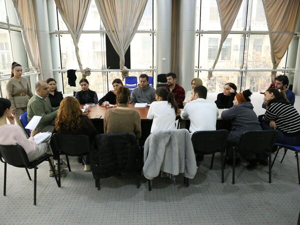 “Pul əhvalatı” adlı yeni tamaşasının oxunuş məşqlərinə başlanılıb - <span class="color_red">FOTO</span>