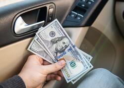 “Ayıq sürücü” kimi gələn şəxs “Range Rover”dən 11 min oğurladı