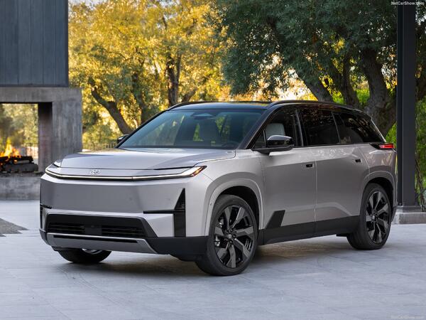 "Toyota" yeni modelini təqdim etdi -