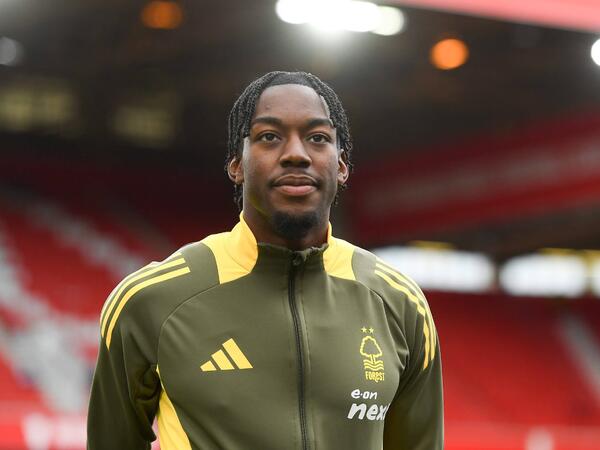 "Nyukasl"ın futbolçusu: "Qarabağ" qeyri-adi komandadır"