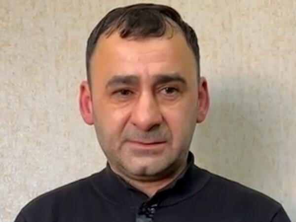 Bakıda saçını kəsdirməyə gedən müştəriyə ŞOK – Bərbər başına torba keçirib... - <span class="color_red">ANBAAN VİDEO</span>