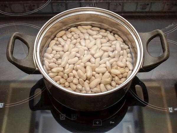 Quru lobyanın ilk qaynama suyu tökülməlidir?