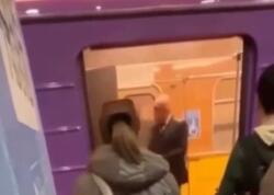 Bakıda qatarda TÜSTÜLƏNMƏ - Sərnişinlər TƏCİLİ düşürüldü - VİDEO