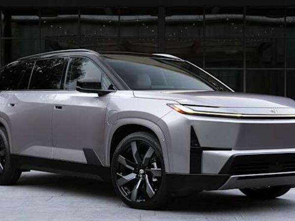 Toyotanın məşhur modeli tanınmaz dərəcədə DƏYİŞDİ - <span class="color_red">FOTOlar</span>