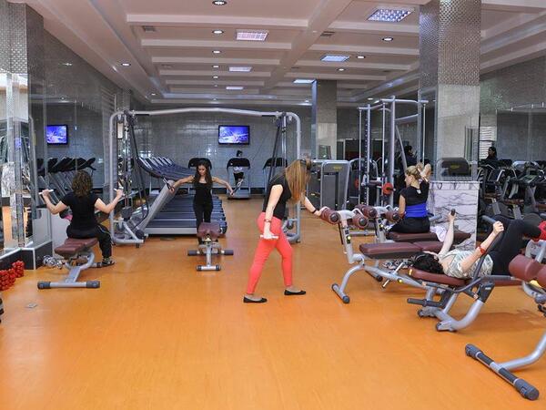 İdman zalında qadınlar arasında DAVA - <span class="color_red">VİDEO</span>