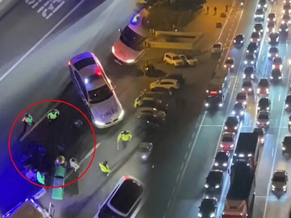 "Cresent Mall"ın qarşısında bədbəxt HADİSƏ - Qadın ÖLDÜ - <span class="color_red">VİDEO</span>