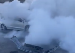 Badamdarda maşın yandı - <span class="color_red">VİDEO</span>