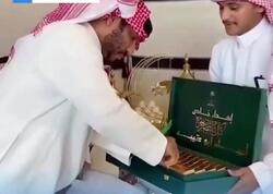 Gəlinin qardaşı bəyin ailəsinə qızıl külçələr HƏDİYYƏ ETDİ - <span class="color_red">VİDEO</span>