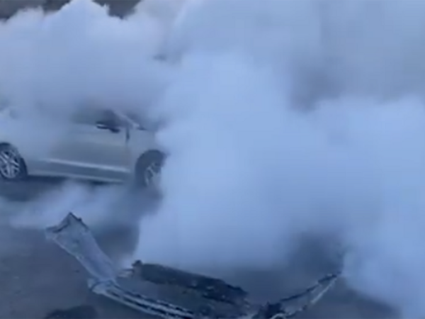 Badamdarda maşın yandı - <span class="color_red">VİDEO</span>