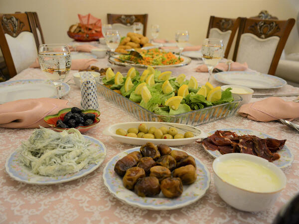 İftar süfrəsi üçün ləzzətli və zəngin menyu TƏKLİFLƏRİ