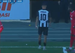 “Oynaya bilmirəm” deyib özbaşına meydanı tərk etdi