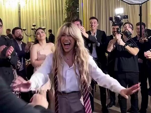 Röyanın əməkdar artistlə rəqsi GÜNDƏM OLDU - <span class="color_red">VİDEO</span>